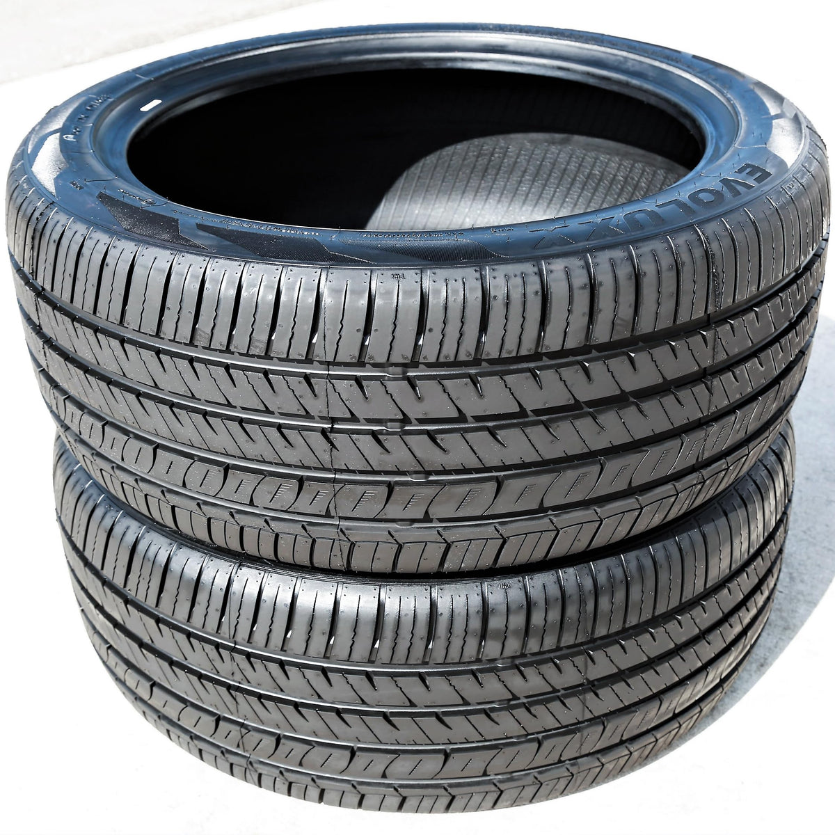 235/40R19 96Y XL All Season Passenger Tire Q633956